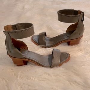 Brand new Frye Brielle 8.5 charcoal sandals